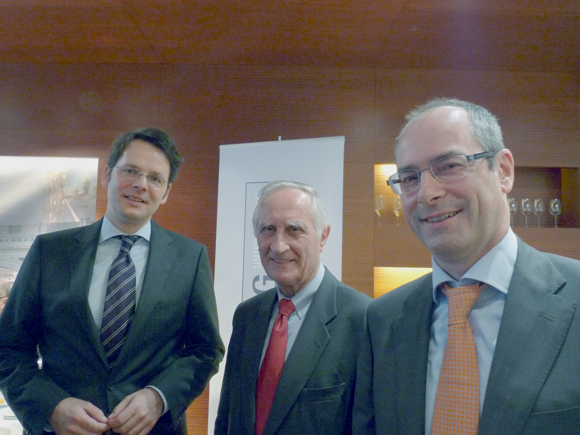 von links: Dr. Knut Bergmann, Institut der deutschen Wirtschaft Köln, Leitung des Hauptstadtbüros, Norbert Geis, MdB, CSU, Mitglied im Ausschuss für Familie, Senioren, Frauen und Jugend, und Moderator Dr. Christian Ramthun
