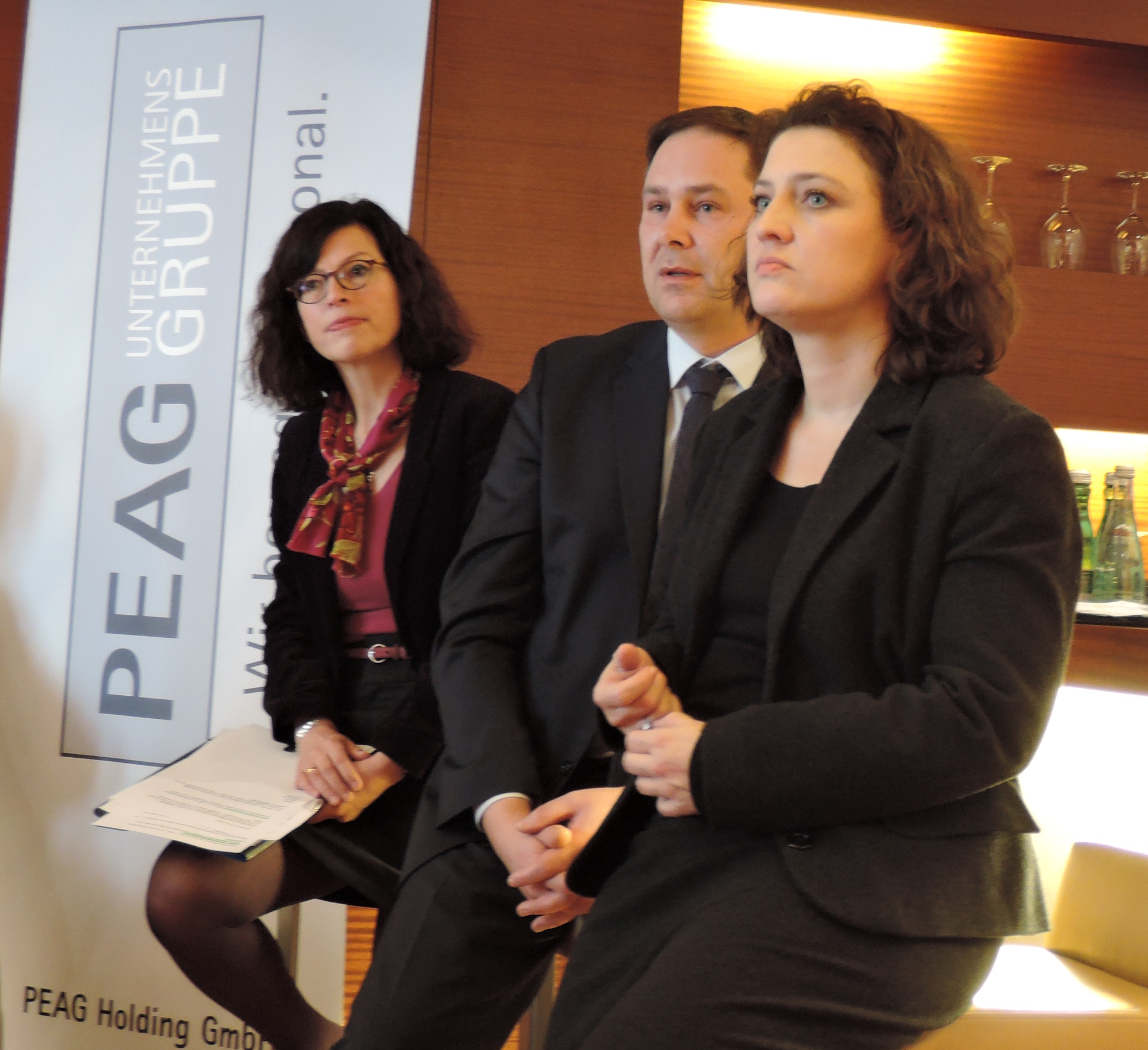 von links: Moderatorin Dr. Jacqueline Boysen, Karl-Sebastian Schulte, Geschäftsführer beim Zentralverband des Deutschen Handwerks (ZDH) e.V., und Dr. Carola Reimann, MdB, SPD, stellvertretende Vorsitzende der Bundestagsfraktion
