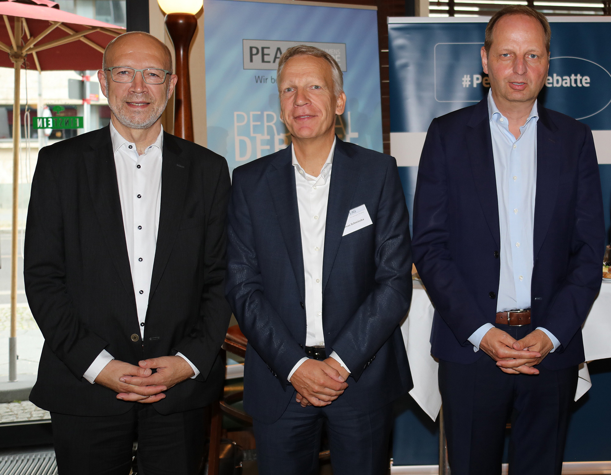 von links: Andreas Kuhlmann, Vorsitzender der Geschäftsführung der Deutschen Energieagentur (dena), Andreas Schmincke, Geschäftsführer der PEAG Holding GmbH, und Thomas Heilmann, Mitglied der CDU-Bundestagsfraktion