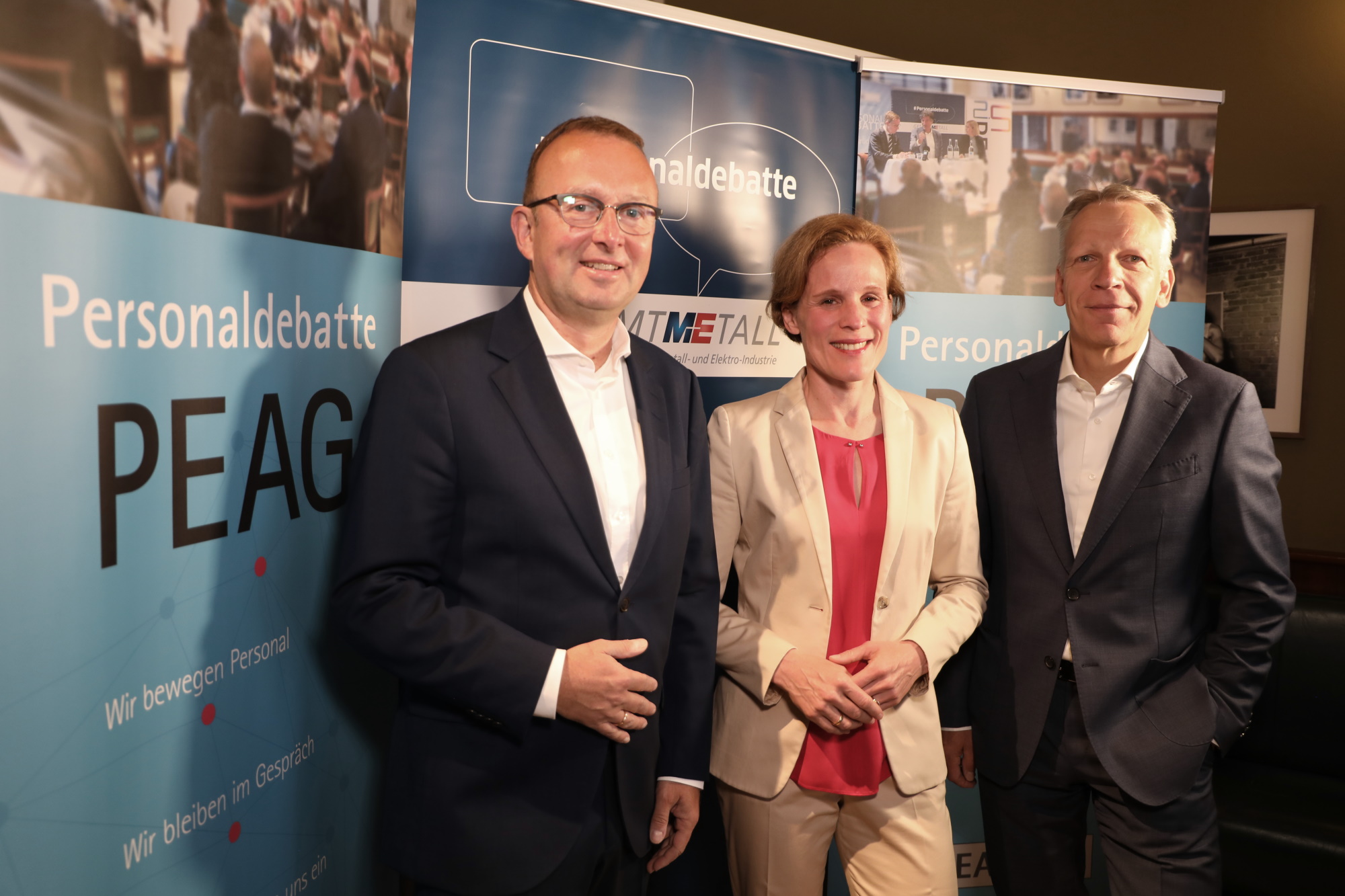 von links: Carsten Rogge-Strang, Hauptgeschäftsführer beim Arbeitgeberverband des privaten Bankgewerbes, Dr. Katrin Krömer aus dem Vorstand der Bundesagentur für Arbeit, und Andreas Schmincke, Geschäftsführer der PEAG Holding GmbH