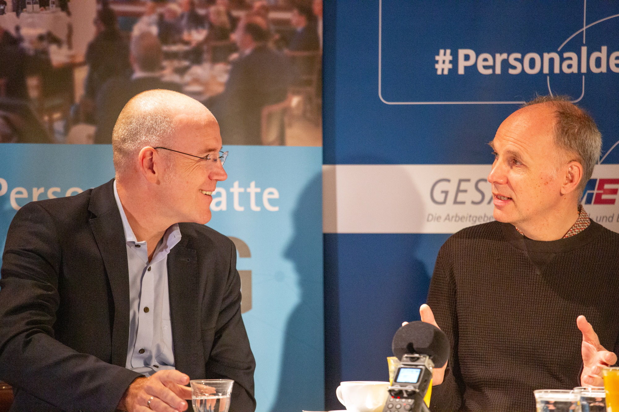 von links: Jens Loock, Geschäftsführer Personal der Salzgitter Flachstahl GmbH, und Dr. Wolfgang Strengmann-Kuhn, für Bündnis90/Die Grünen im Deutschen Bundestag und dort Obmann im Ausschuss für Arbeit und Soziales
