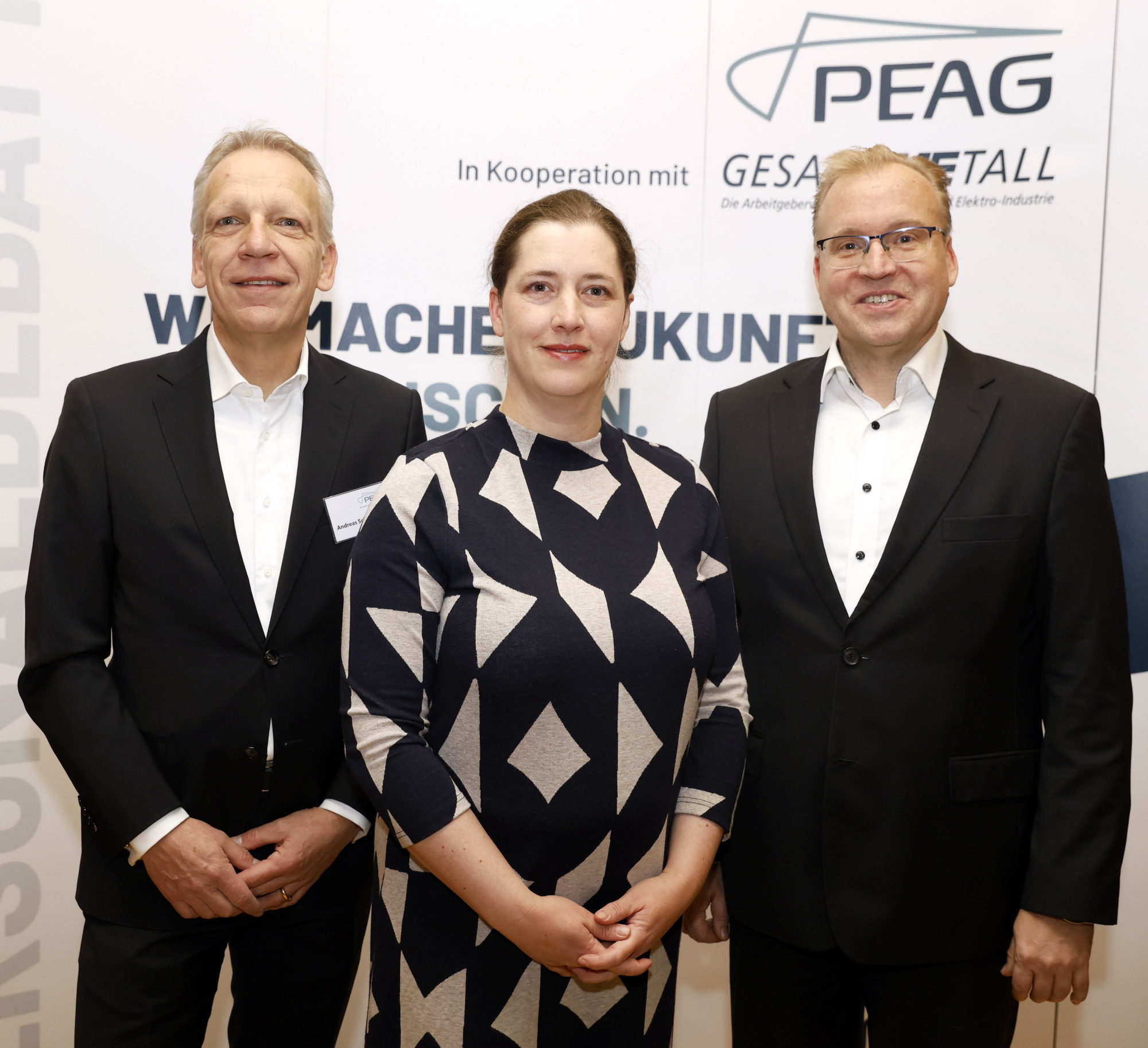 von links: Andreas Schmincke, Geschäftsführer der PEAG Holding GmbH, Dr. Anna Robra, Abteilungsleiterin Arbeitsmarkt der Bundesvereinigung der Deutschen Arbeitgeberverbände BDA, und Marcus Weichert, Geschäftsführer des Jobcenters Dortmund 