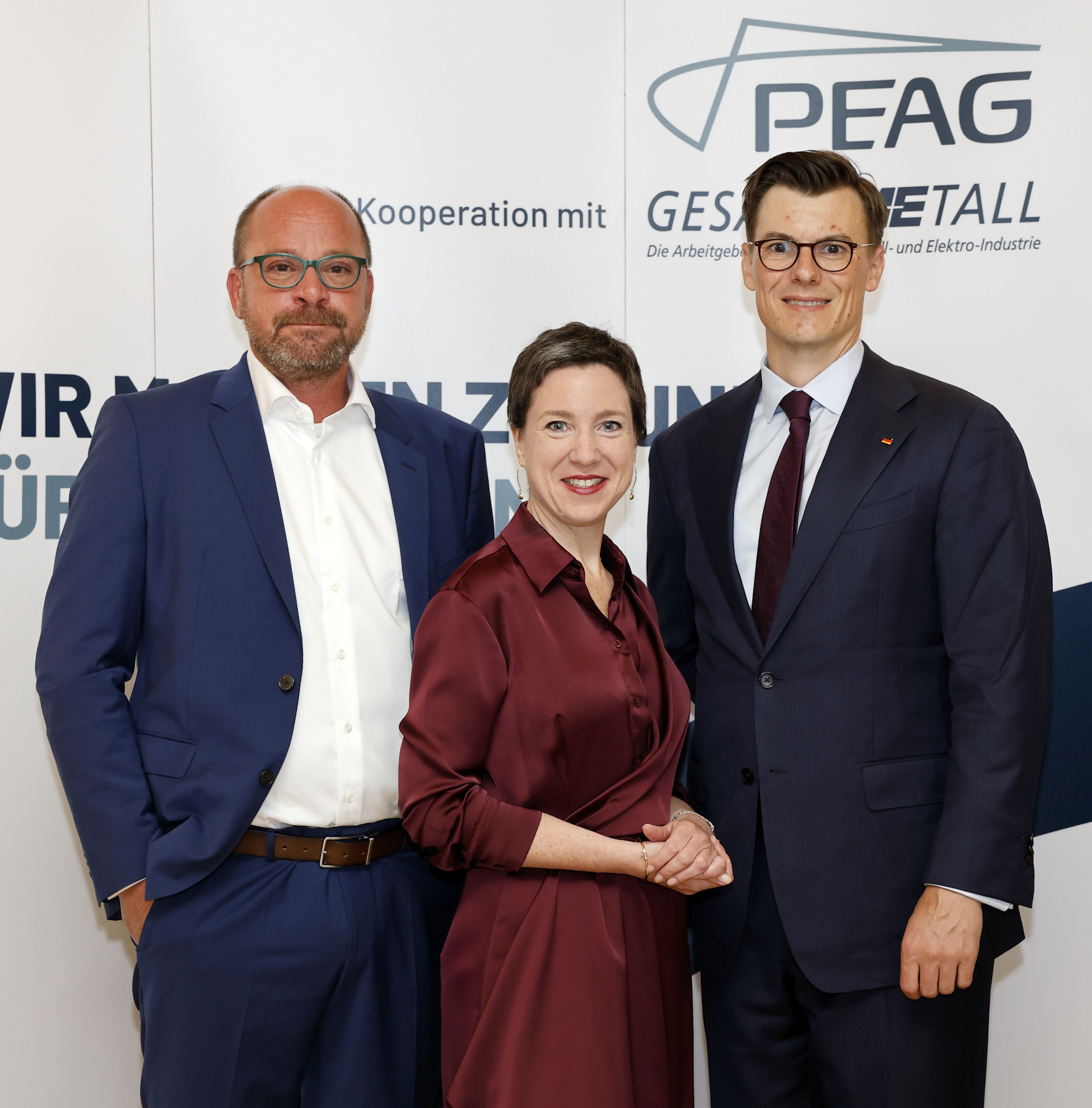 von links: Sven Kramer, Sprecher der Geschäftsführung der PEAG Holding GmbH, Dr. Susanne Wagenmann, Abteilungsleiterin Soziale Sicherung bei der Bundesvereinigung der Deutschen Arbeitgeberverbände BDA, und Kai Whittaker, für die CDU im Bundestag und dort Mitglied im Ausschuss für Arbeit und Soziales